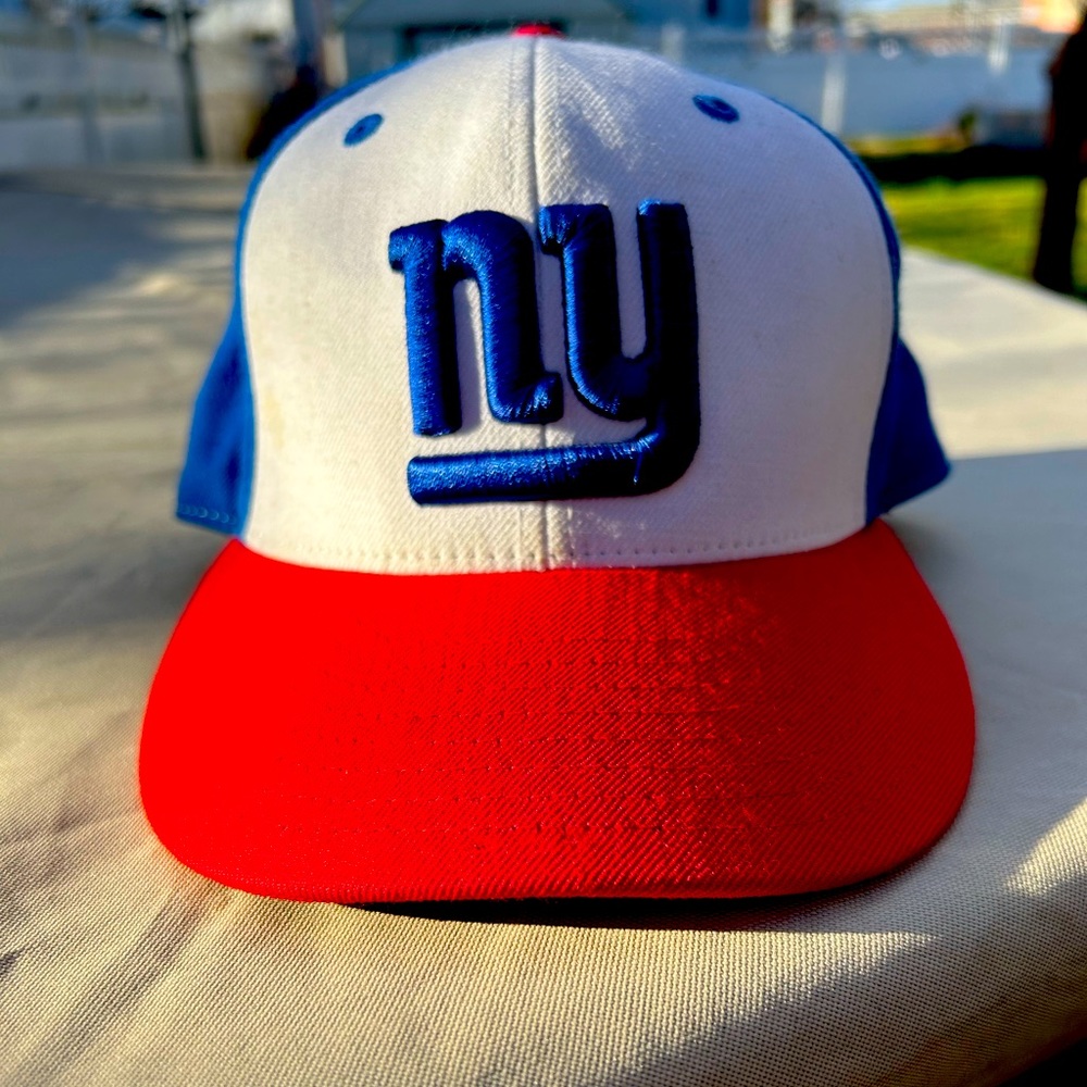 Mitchell & Ness New York Giants fitted hat. Blue white and red.